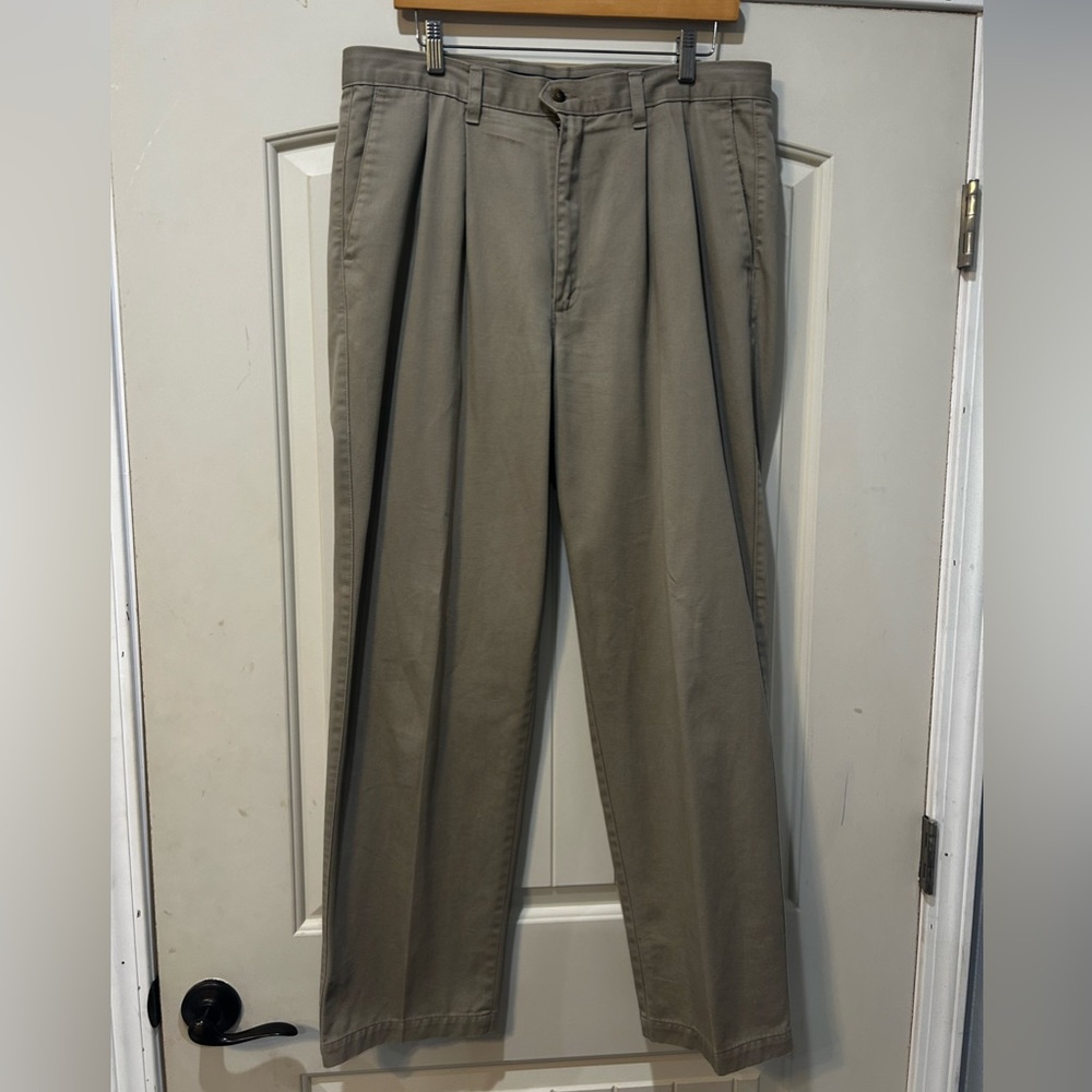 Khaki dockers. CLASSIC FIT
